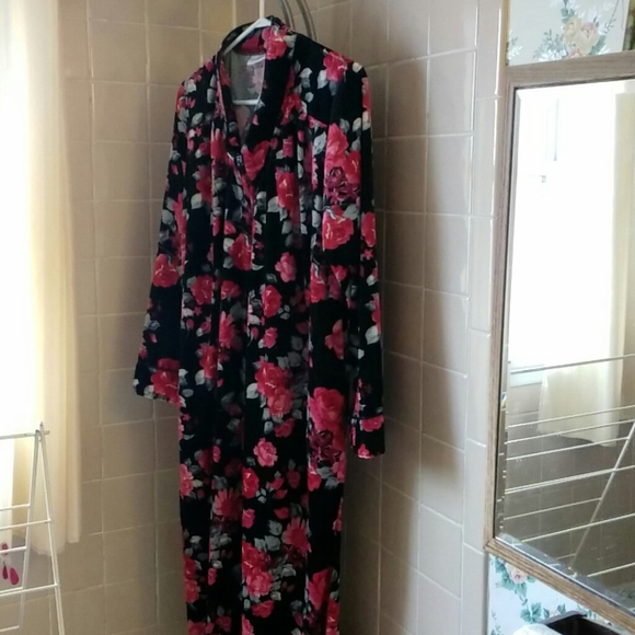 NWT Beautiful Floral Robe - Picture 1 of 4